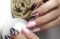 Дизайн с цветами на ногтях - новая подборка фото Модные цветочки на ногтях